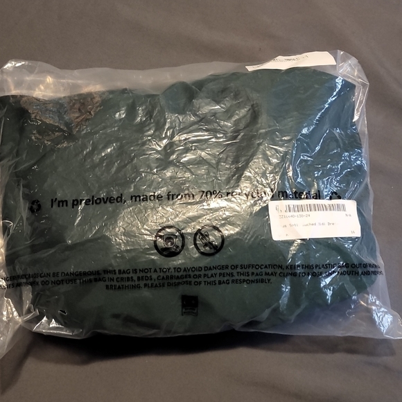 Boohoo Plus Size Satin Ruched Midi Dress Green - Picture 2 of 2